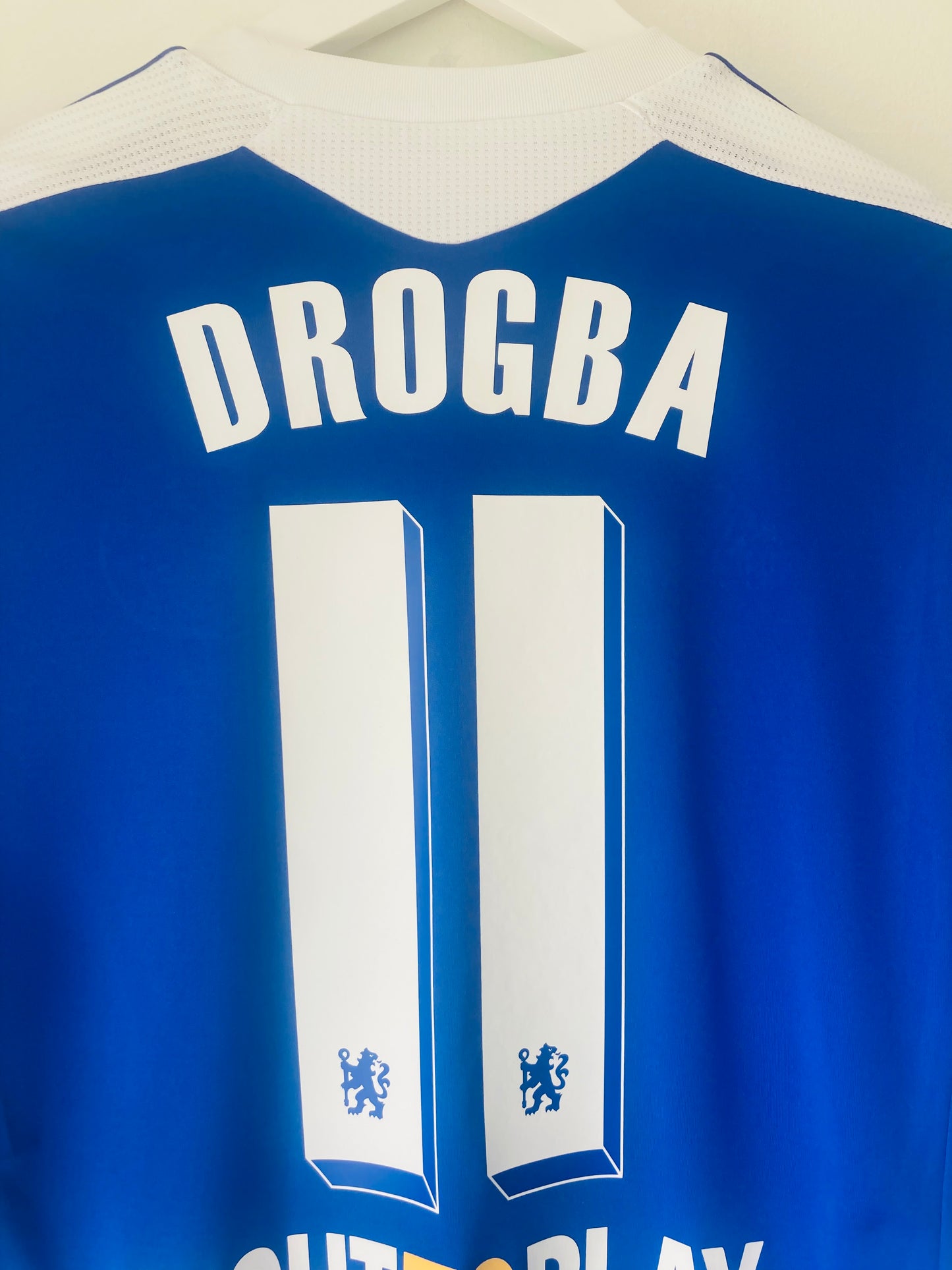 Chelsea home football shirt 2011/12 Drogba Large