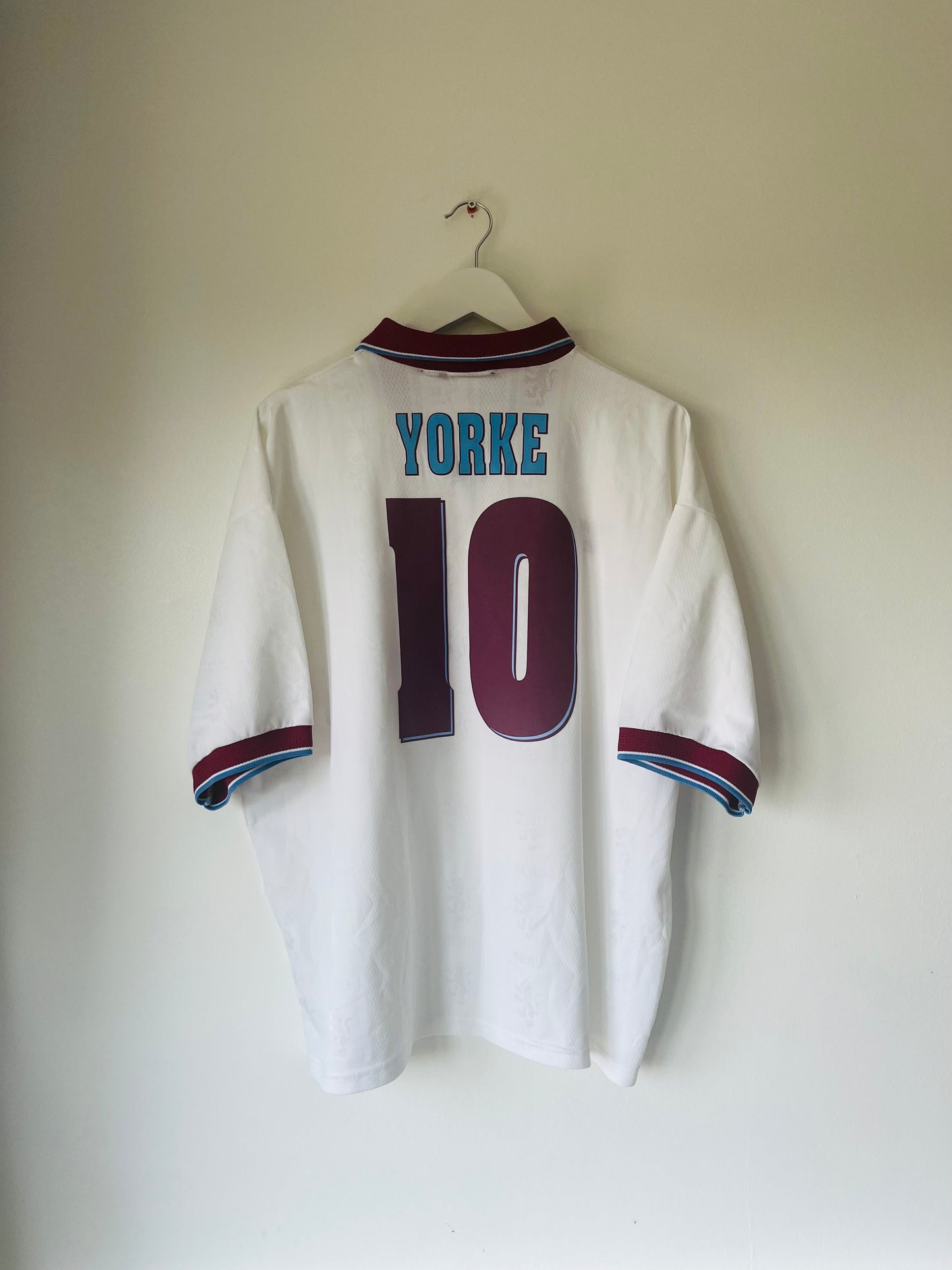Aston Villa away football shirt
1996/98 Yorke XXL