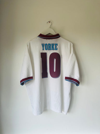 Aston Villa away football shirt
1996/98 Yorke XXL