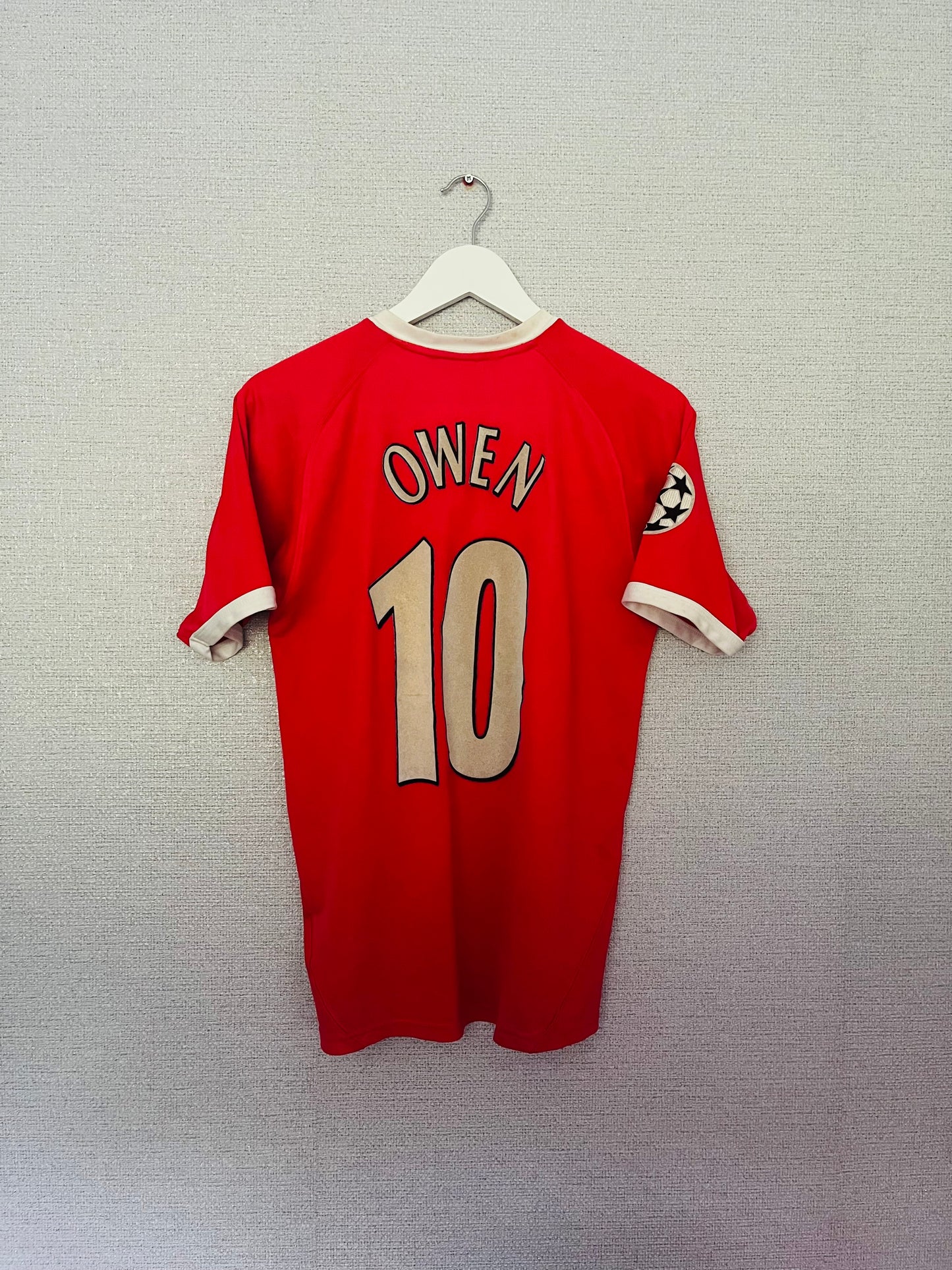 Liverpool home football shirt
2001/03 Owen Small