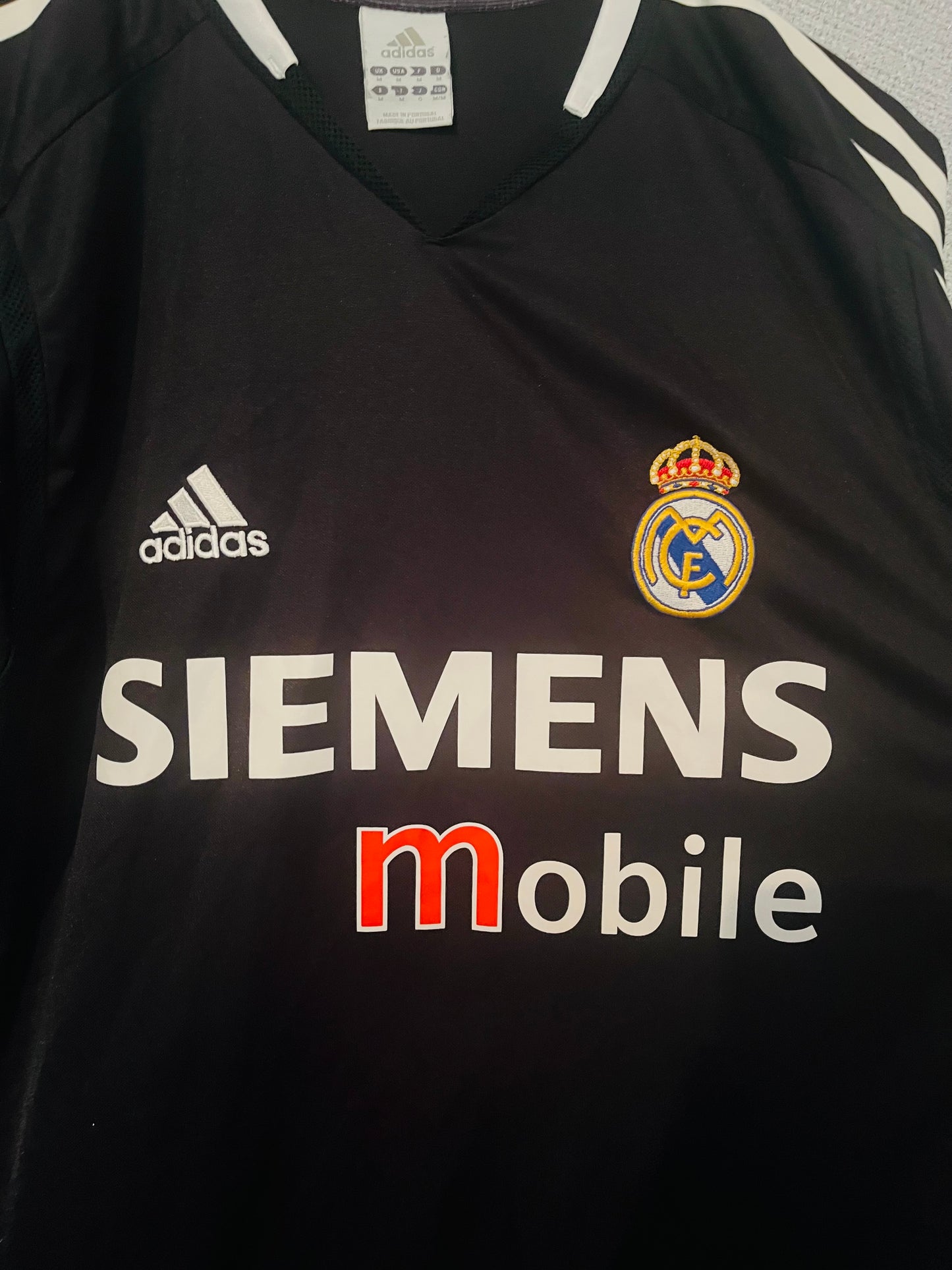 Real Madrid away football shirt
2004/05 Zidane Medium