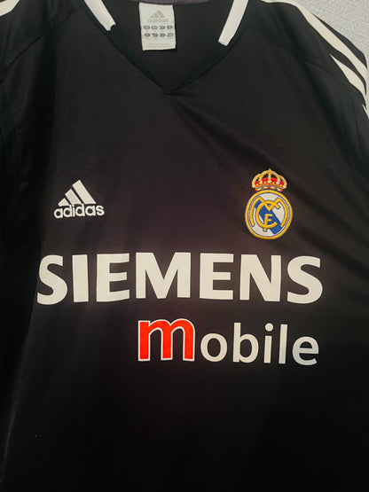 Real Madrid away football shirt
2004/05 Zidane Medium