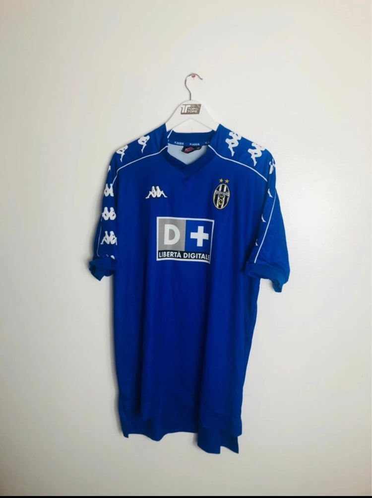 Juventus away football shirt

XXL Zidane 1999/2000