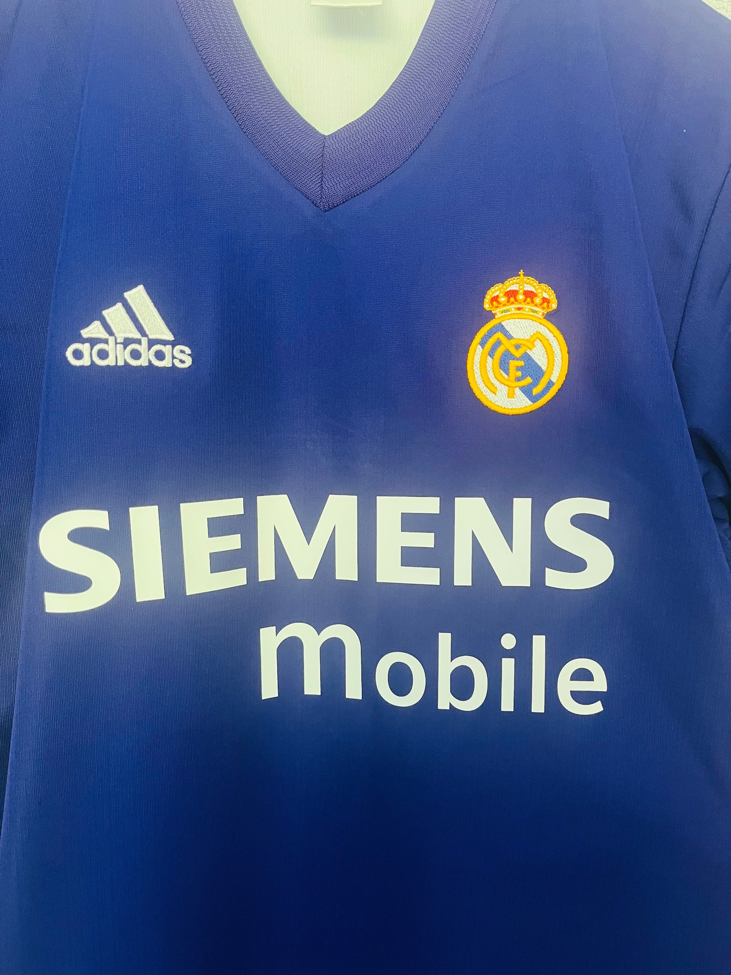 Real Madrid third reversible football shirt
2002/03 Zidane Small
