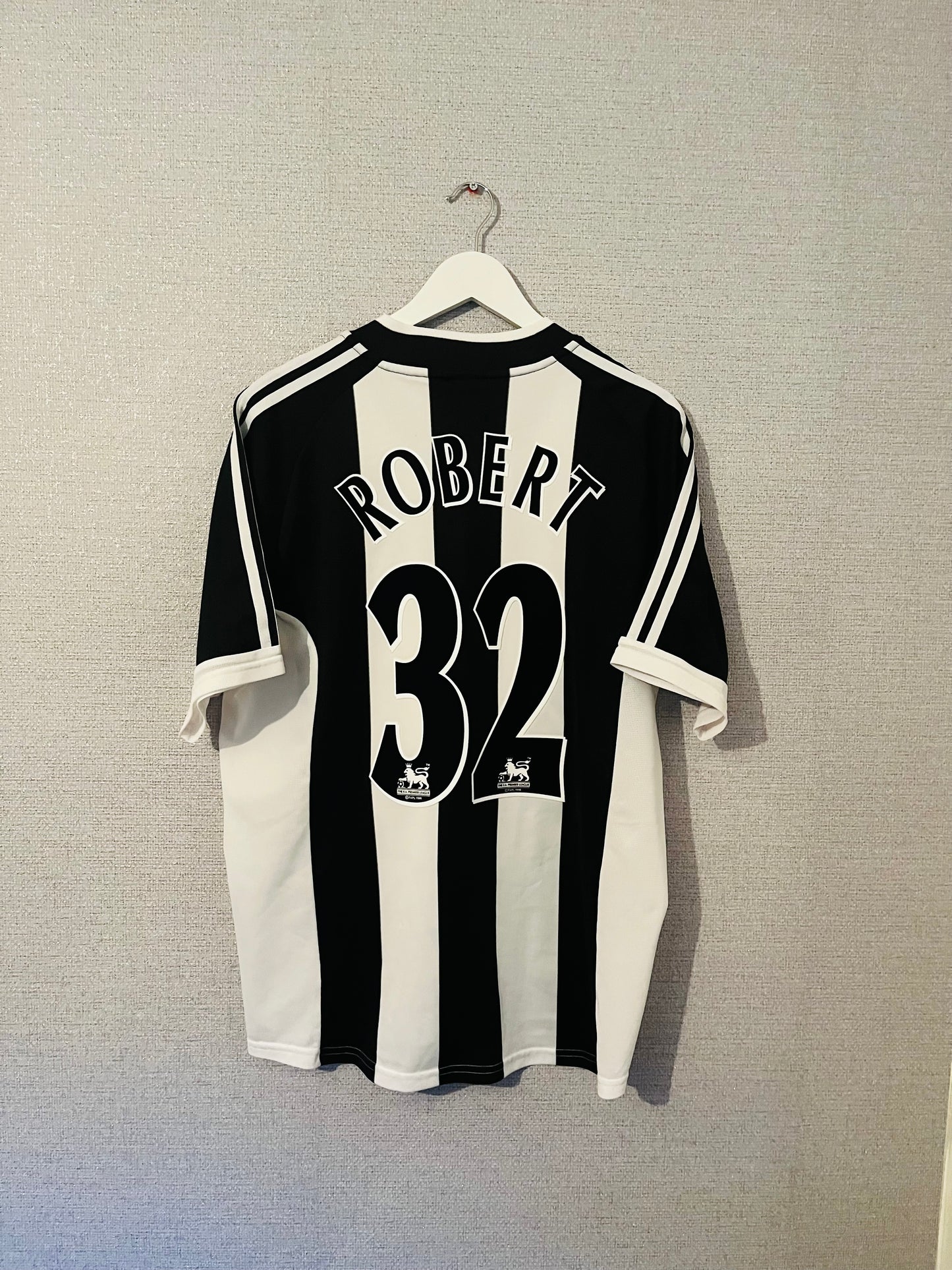 Newcastle United home football shirt 2001/03 Robert Large