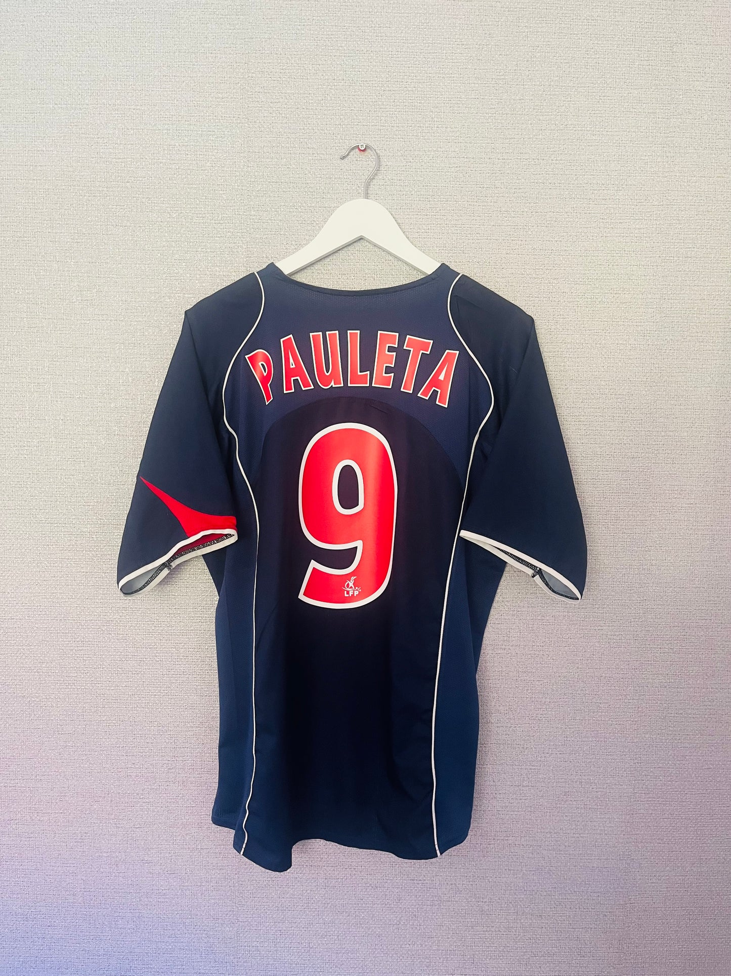 PSG home football shirt
2004/05 Pauleta Large