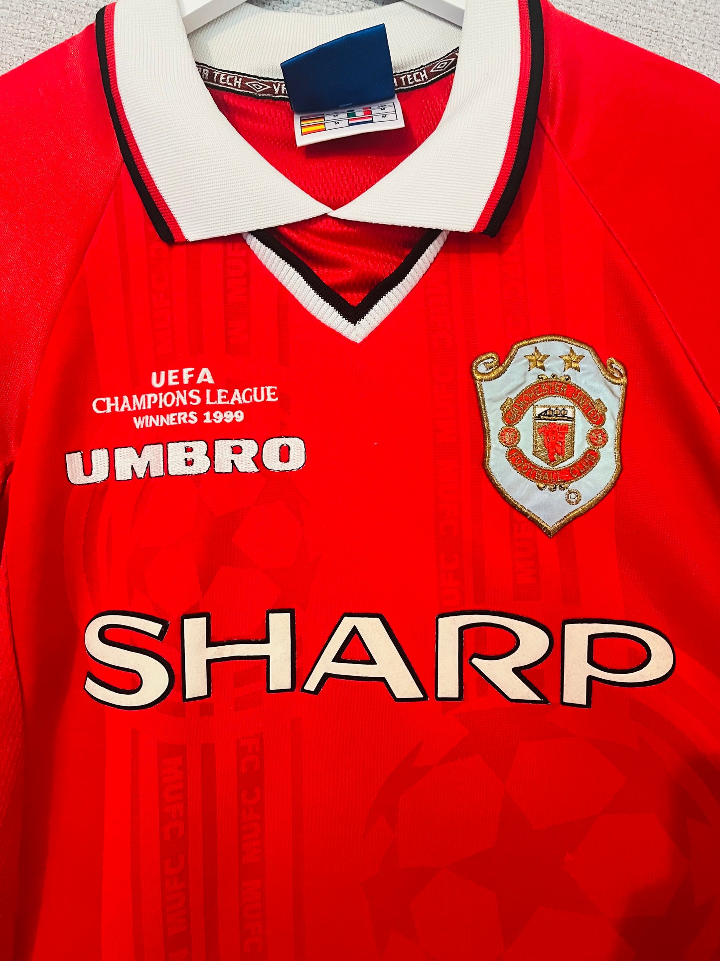 Manchester United home football shirt 1999/2000 Beckham Medium
