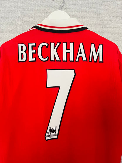 Manchester United home football shirt
1999/2000 Beckham Medium