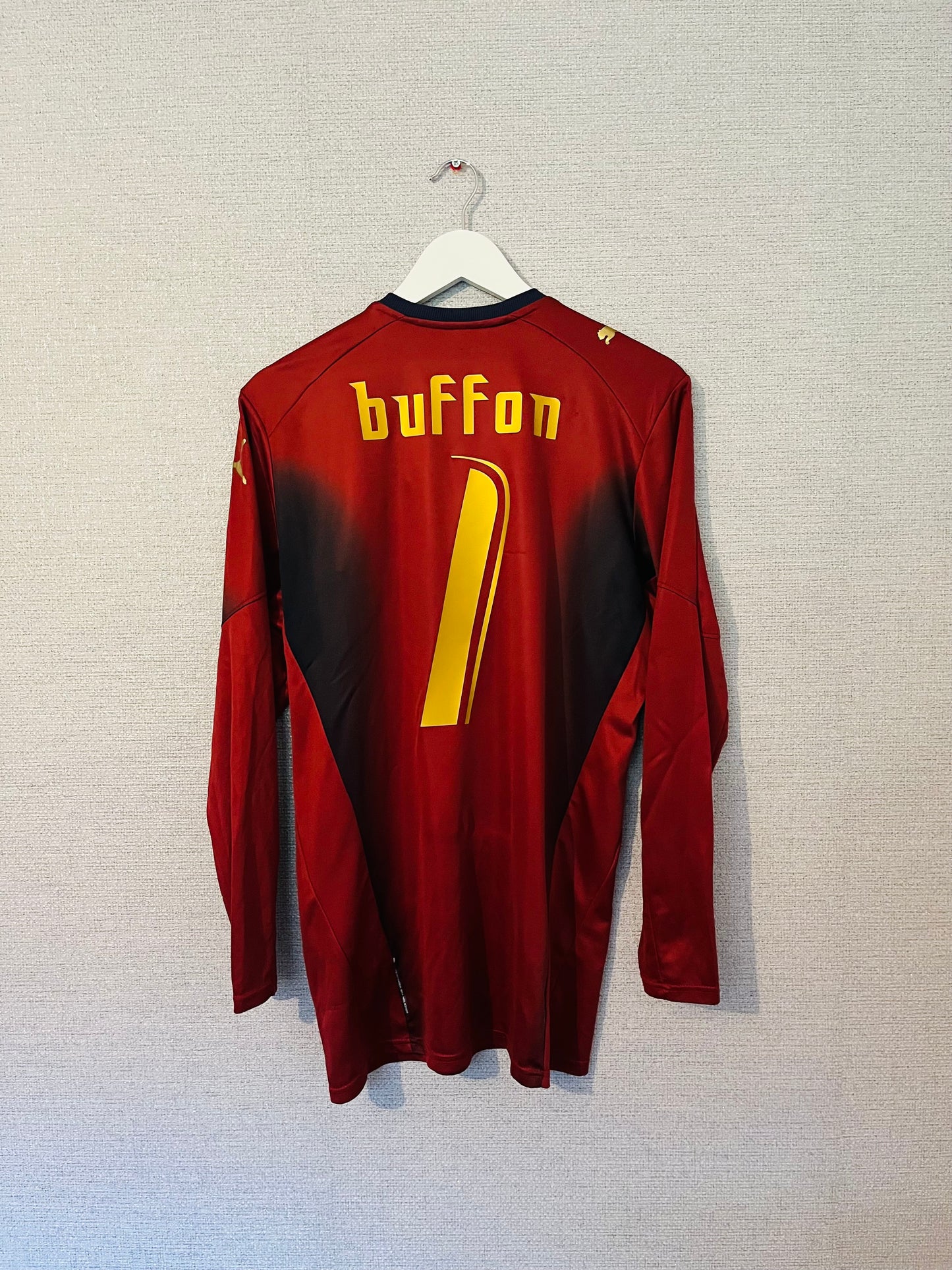 Italy goalkeeper football shirt 2006/07 Buffon Medium