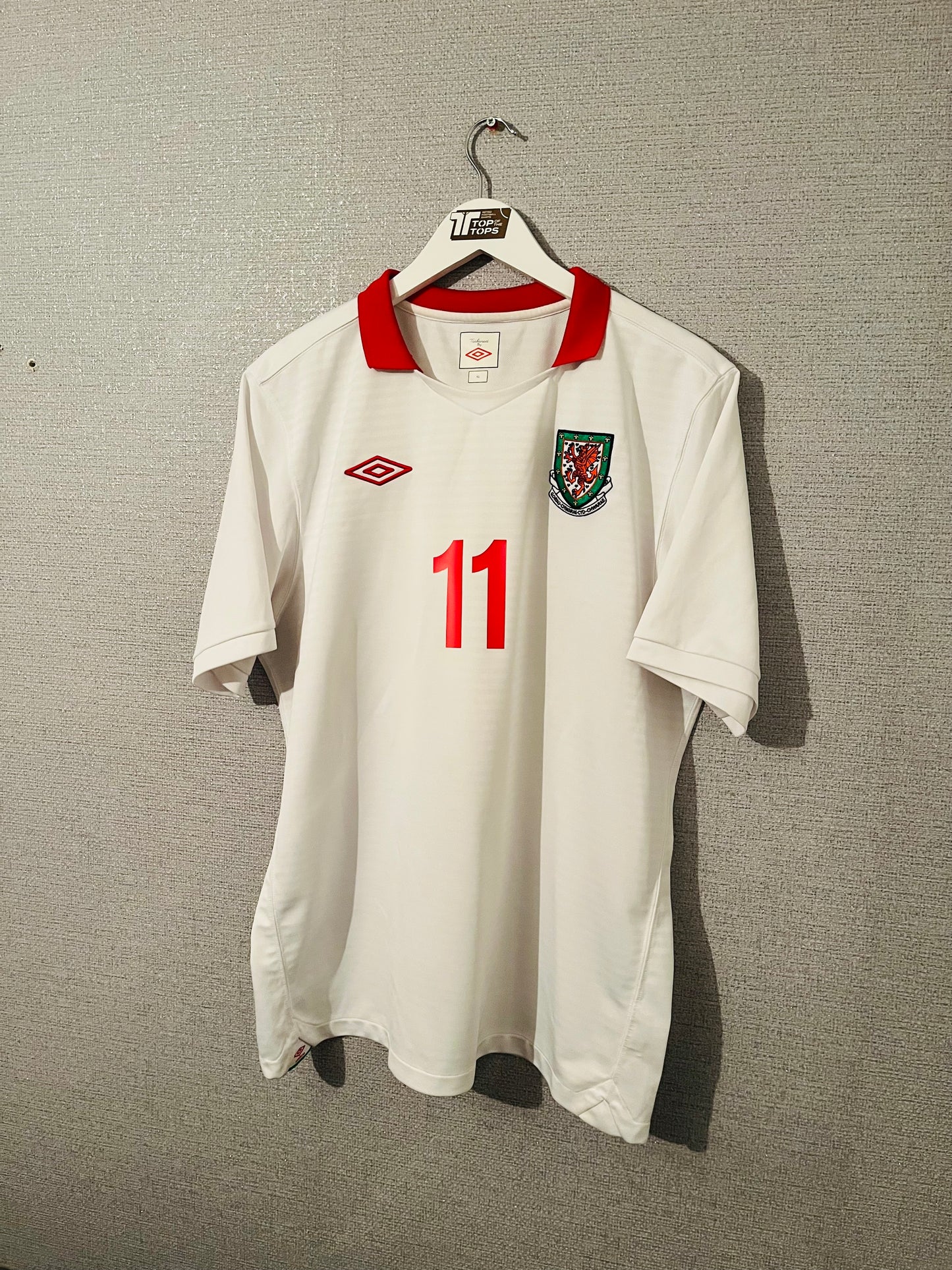 Wales away football shirt
2010/11 Bale XL