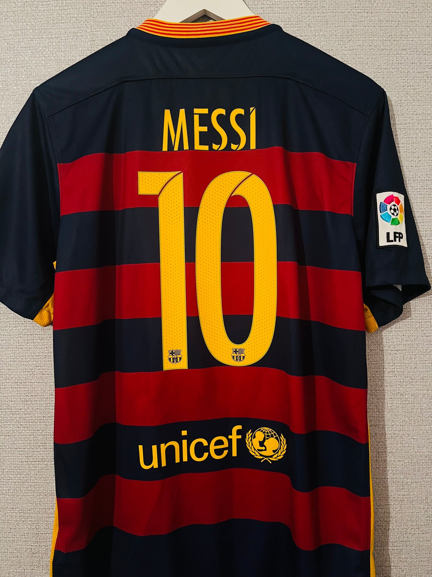 Barcelona home football shirt 2015/16 Messi Medium