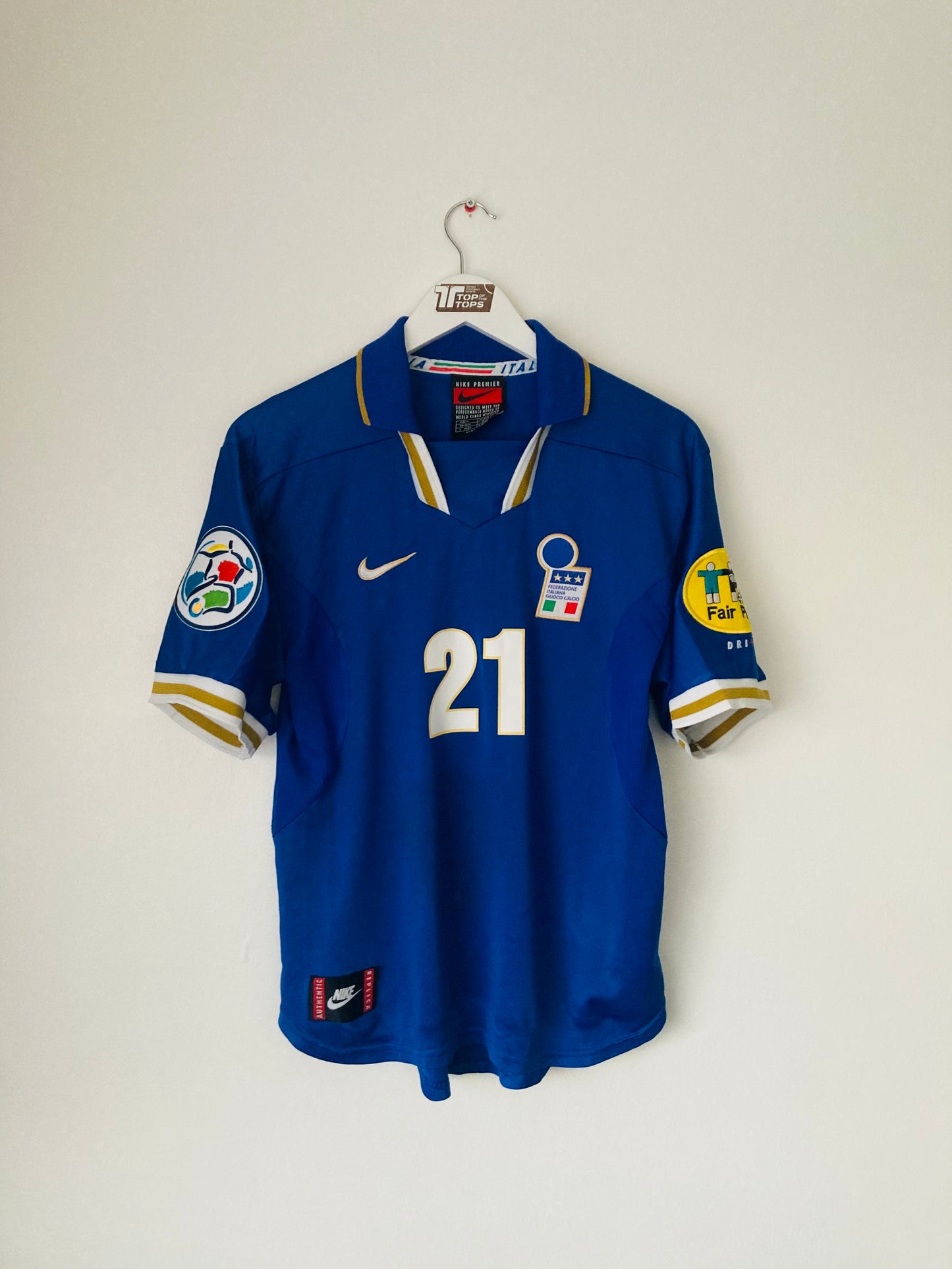 Italy home football shirt

Euro 1996 Zola medium