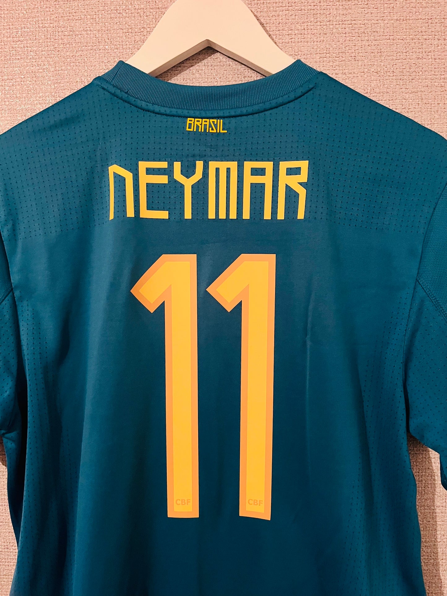 Brazil away football shirt 2011/12 Neymar Medium