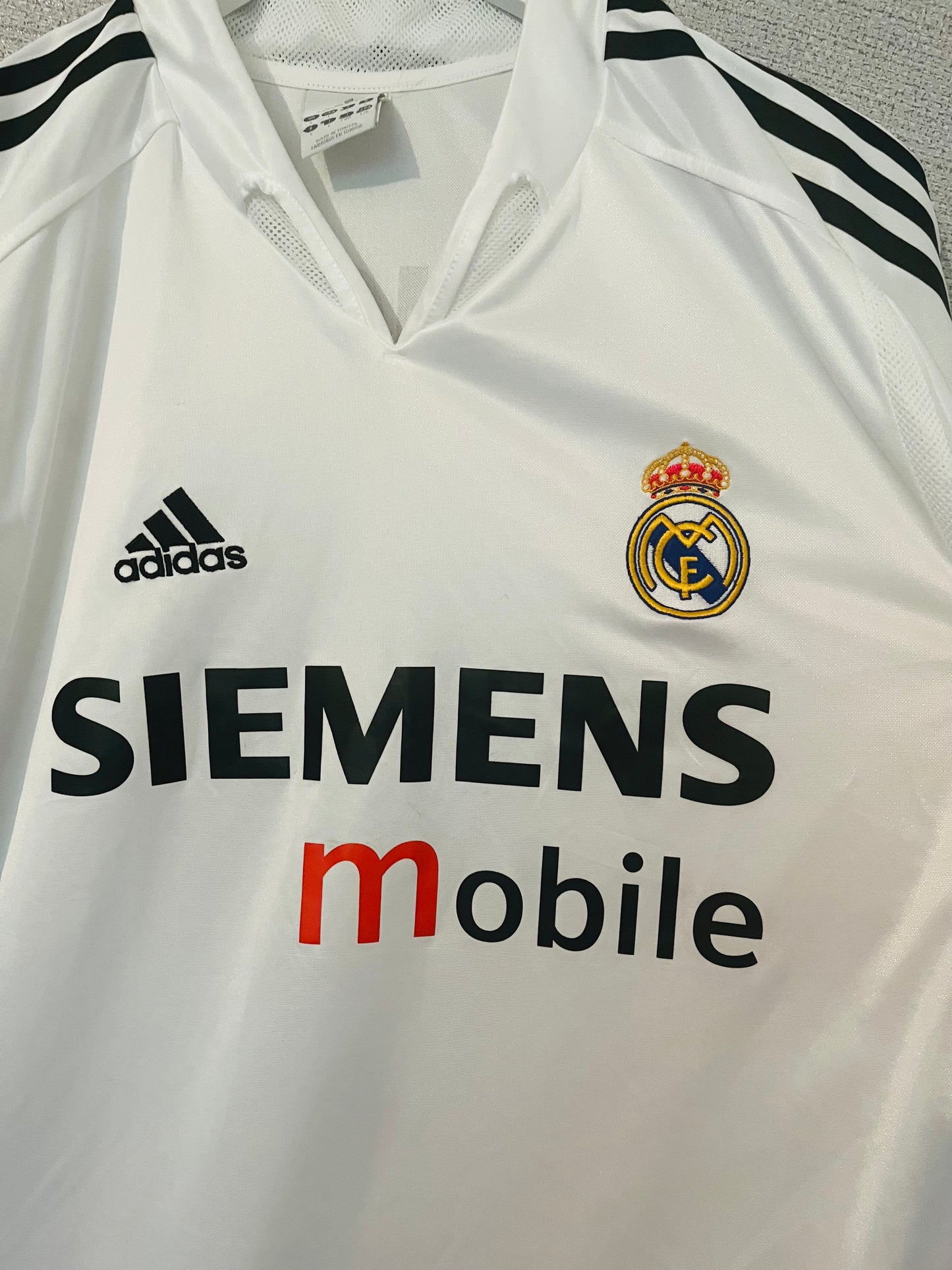 Real Madrid home football shirt
2004/05 R9 Large