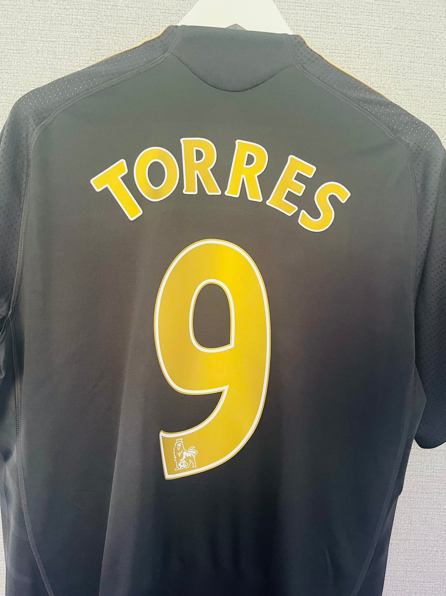 Liverpool away football shirt
2009/10 Torres Medium