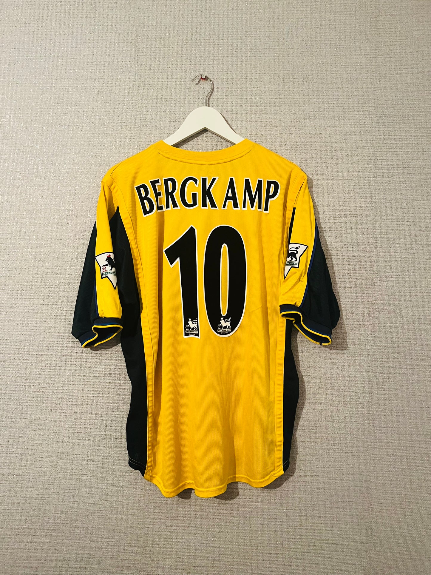 Arsenal away football shirt 1999/2001 Bergkamp XL