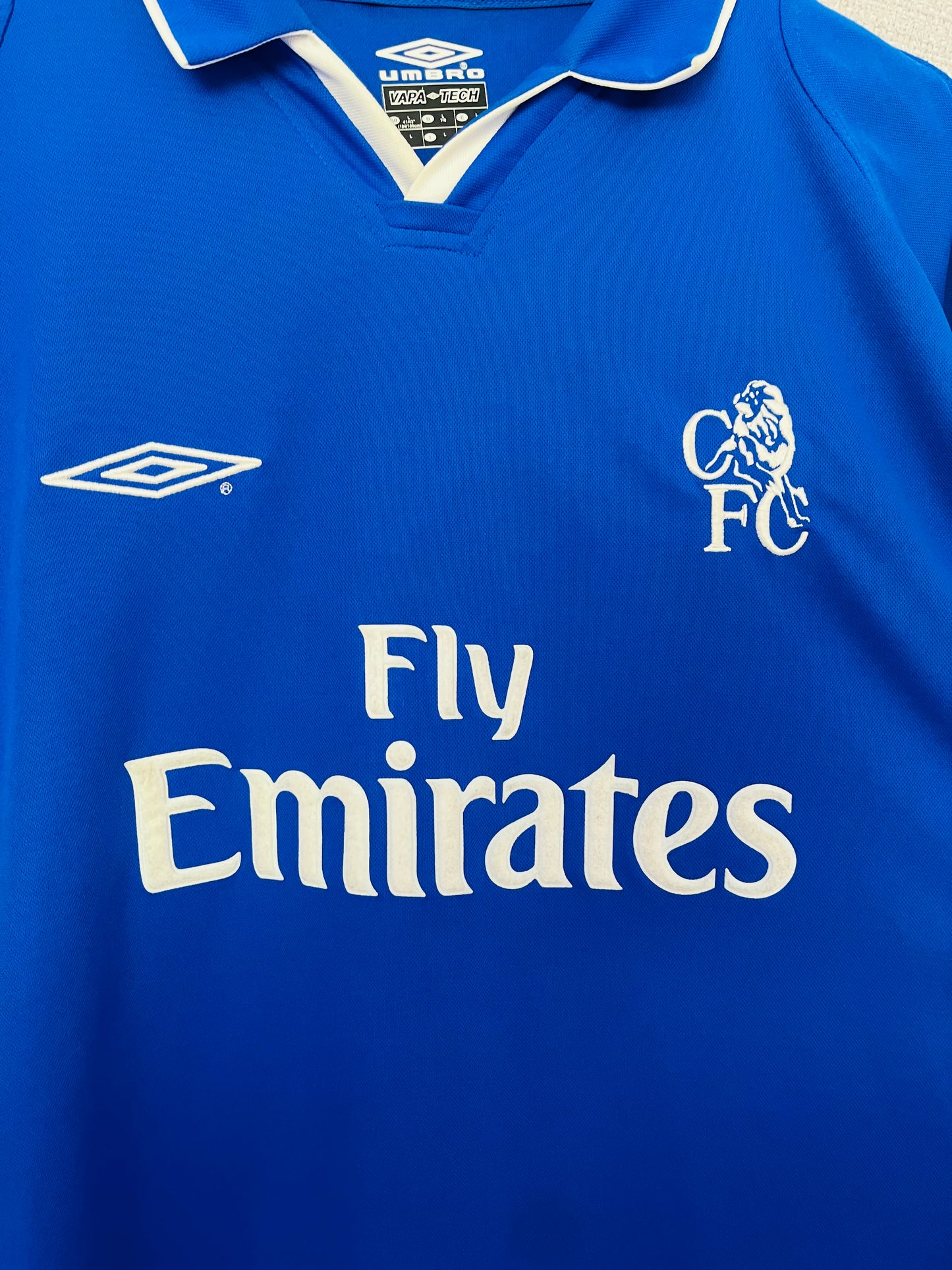 Chelsea home football shirt
2001/03 Zola Large