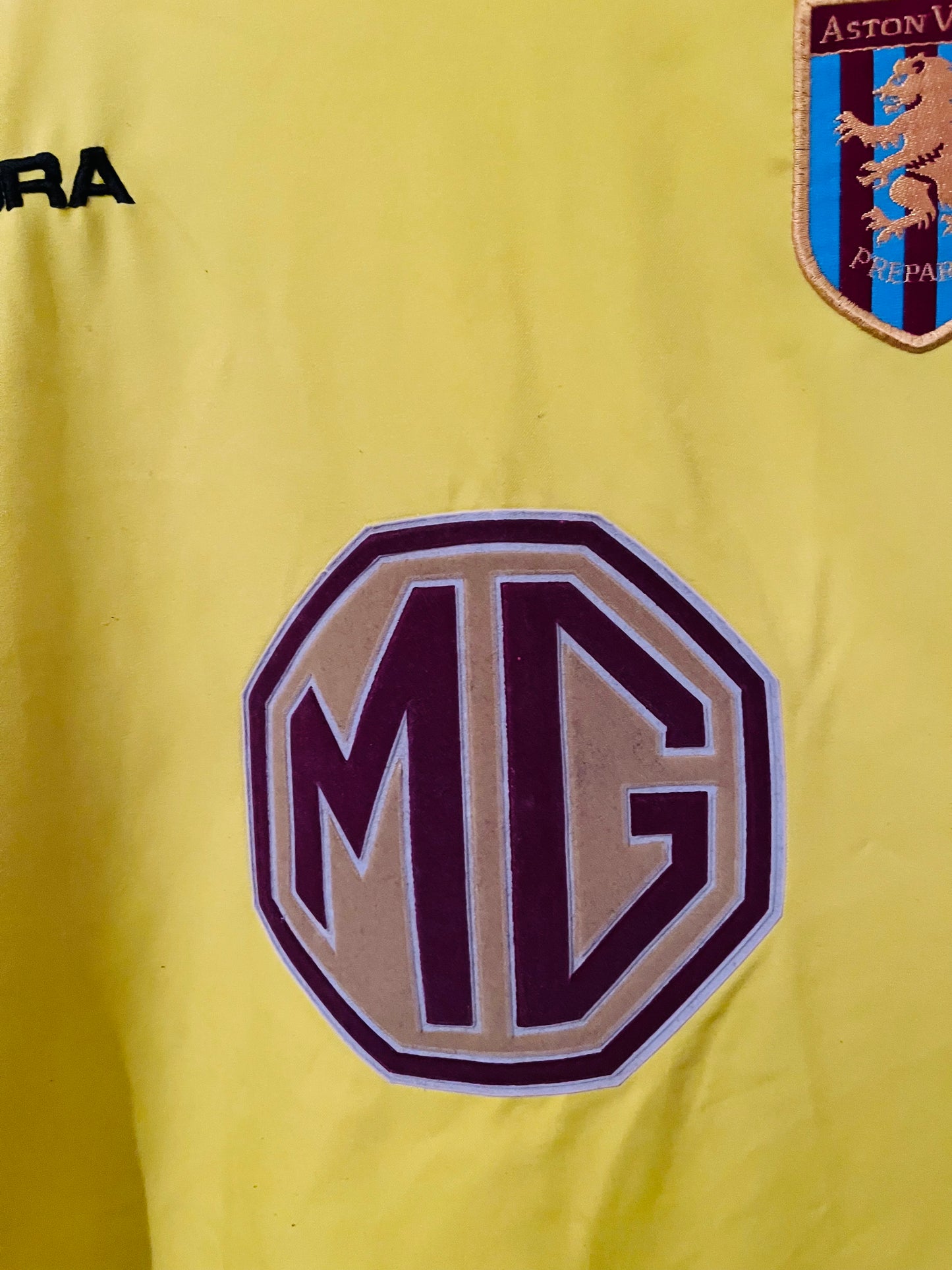 Aston Villa away football shirt
2003/04 Mellberg XXL