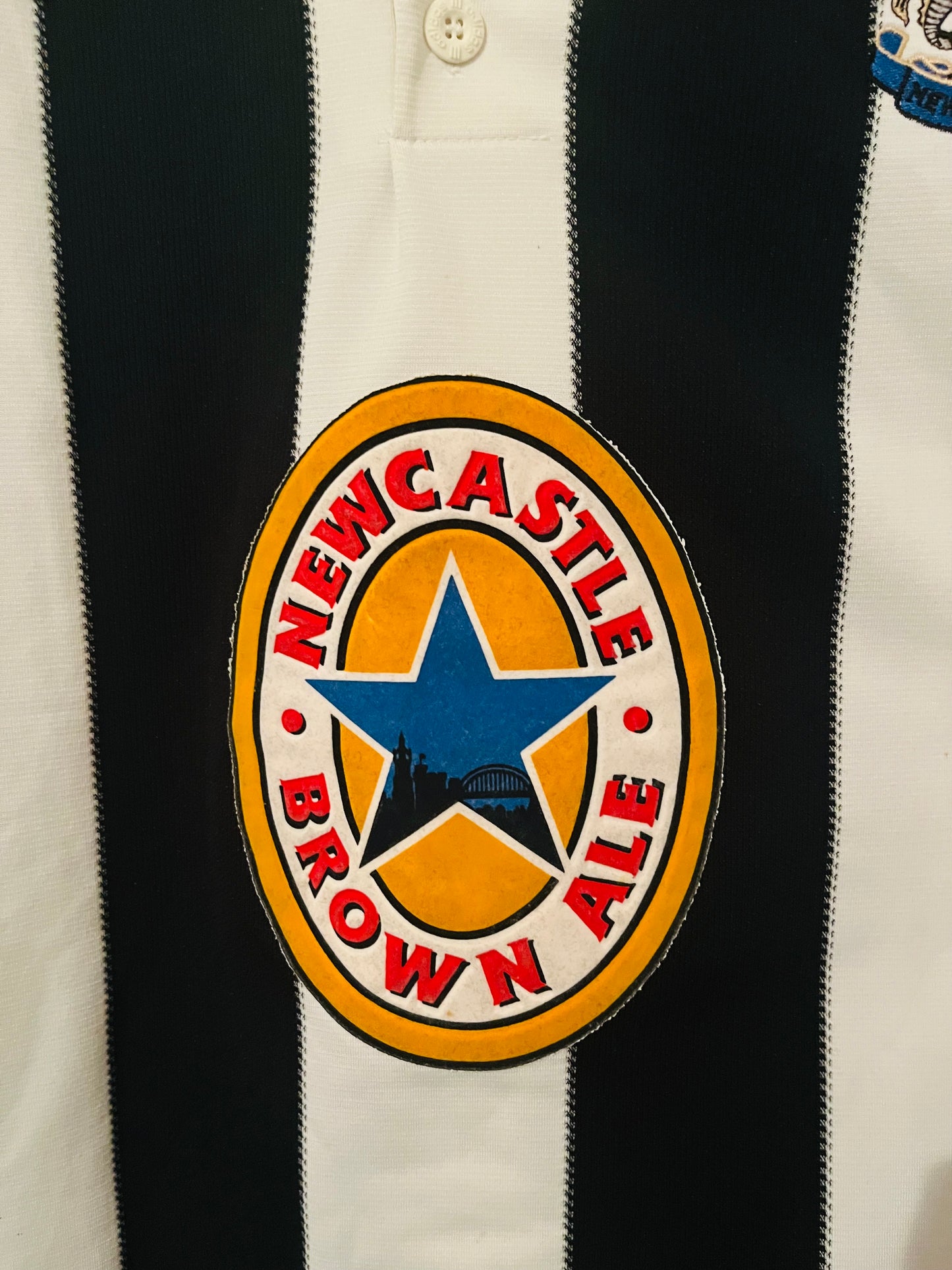 Newcastle United home football shirt 1995/97 Asprilla Medium