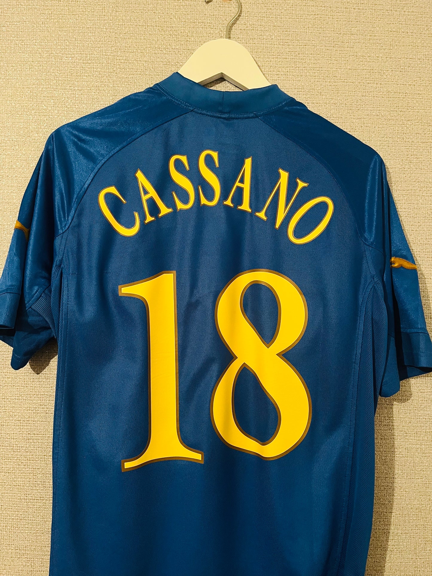 Italy home football shirt 2004/05 Cassano Medium