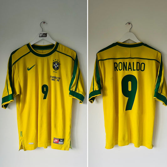 Brazil home football shirt
W/C 1998 R9 medium
