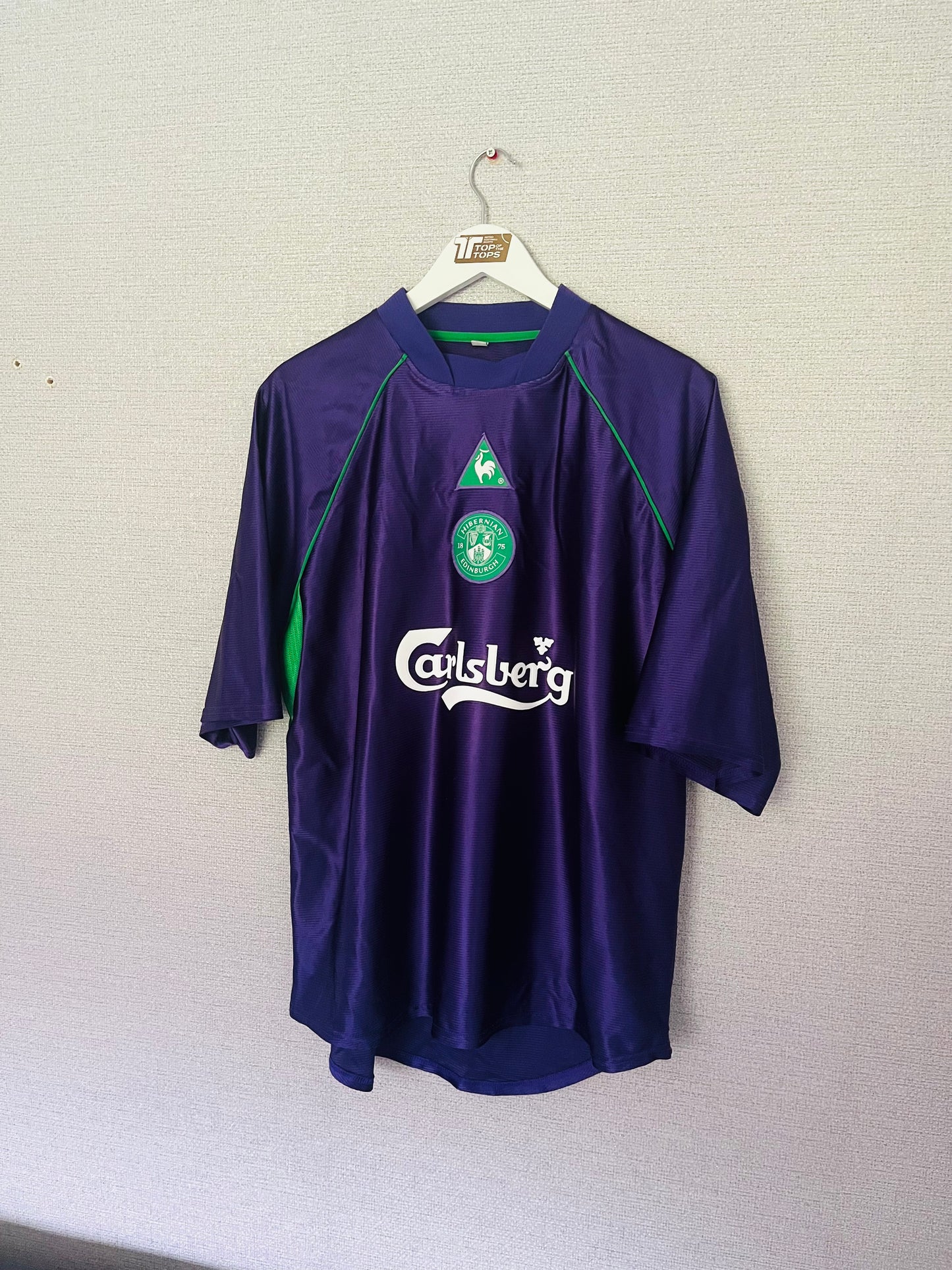 Hibernian away football shirt
2001/02 Large