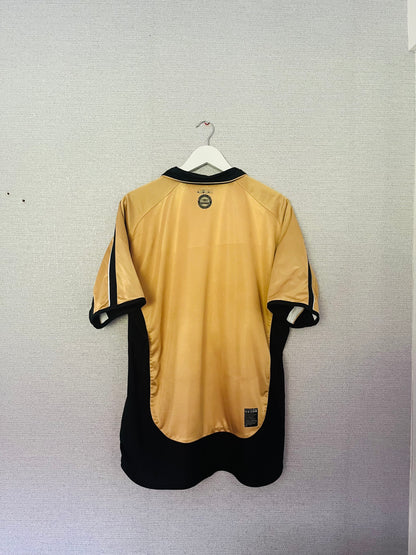 Manchester United away reversible football shirt
2001/02 Beckham Large