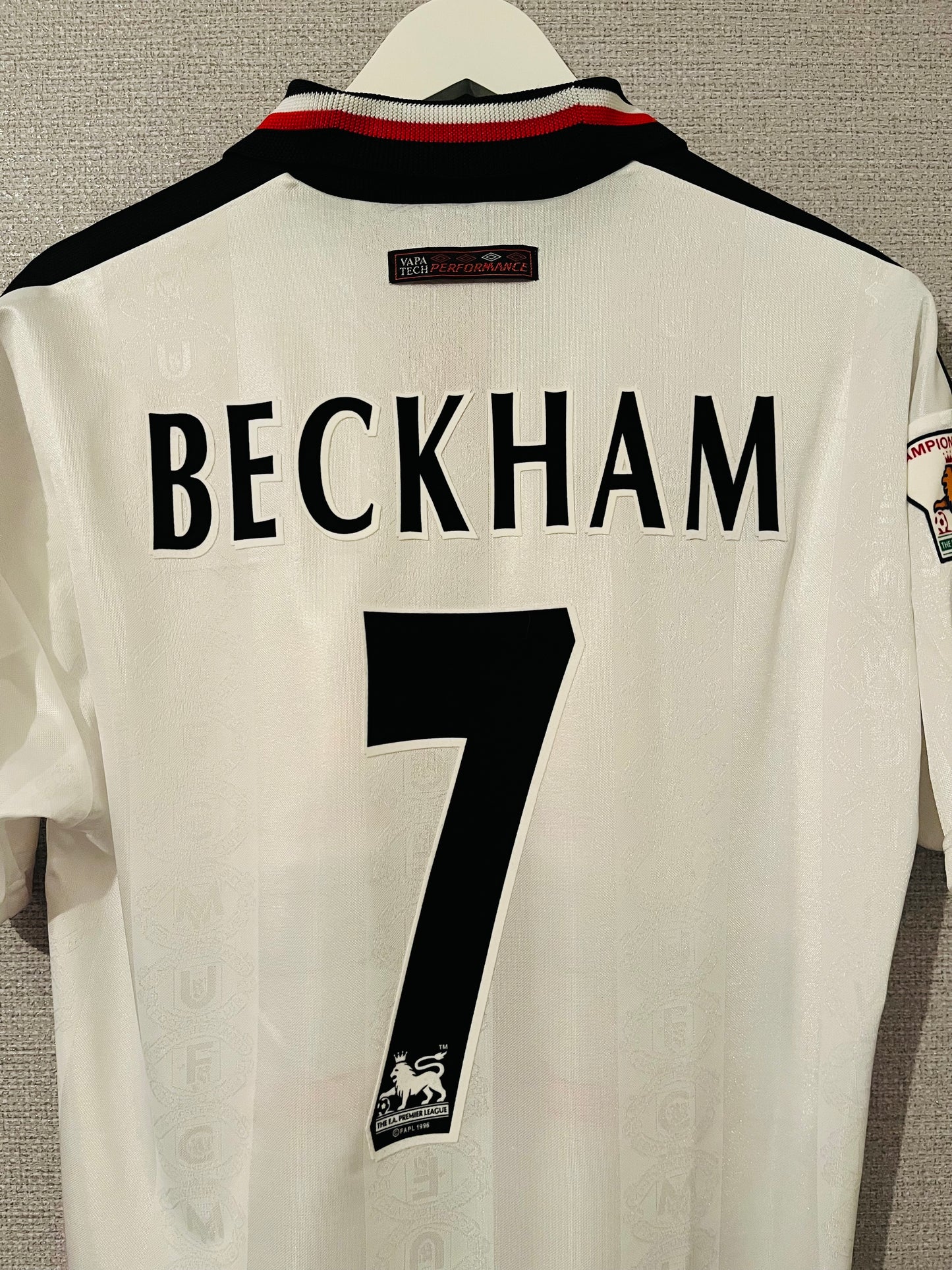Manchester United away football shirt 1997/98 Beckham