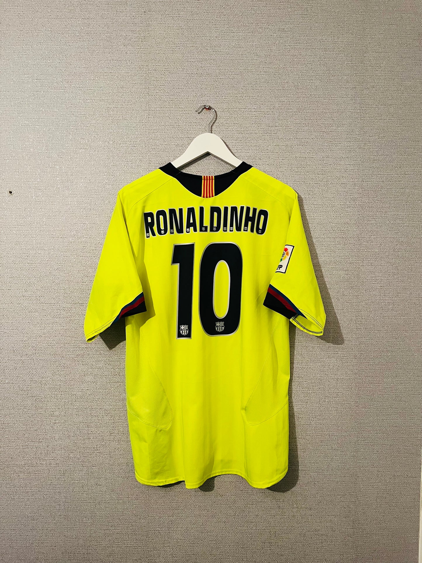 Barcelona away football shirt 2005/06 Ronaldinho Large