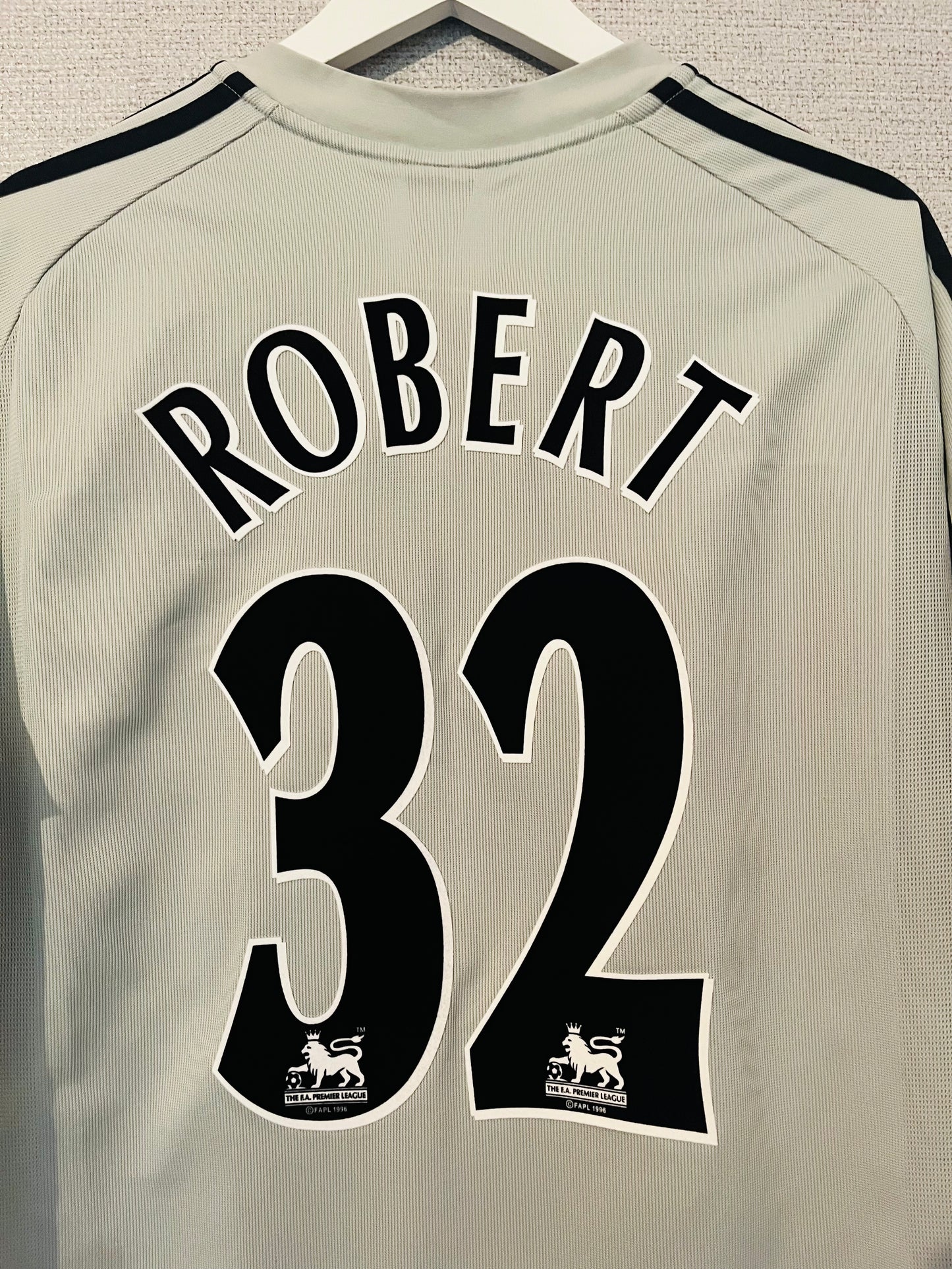 Newcastle United away football shirt 2002/03 Robert XL