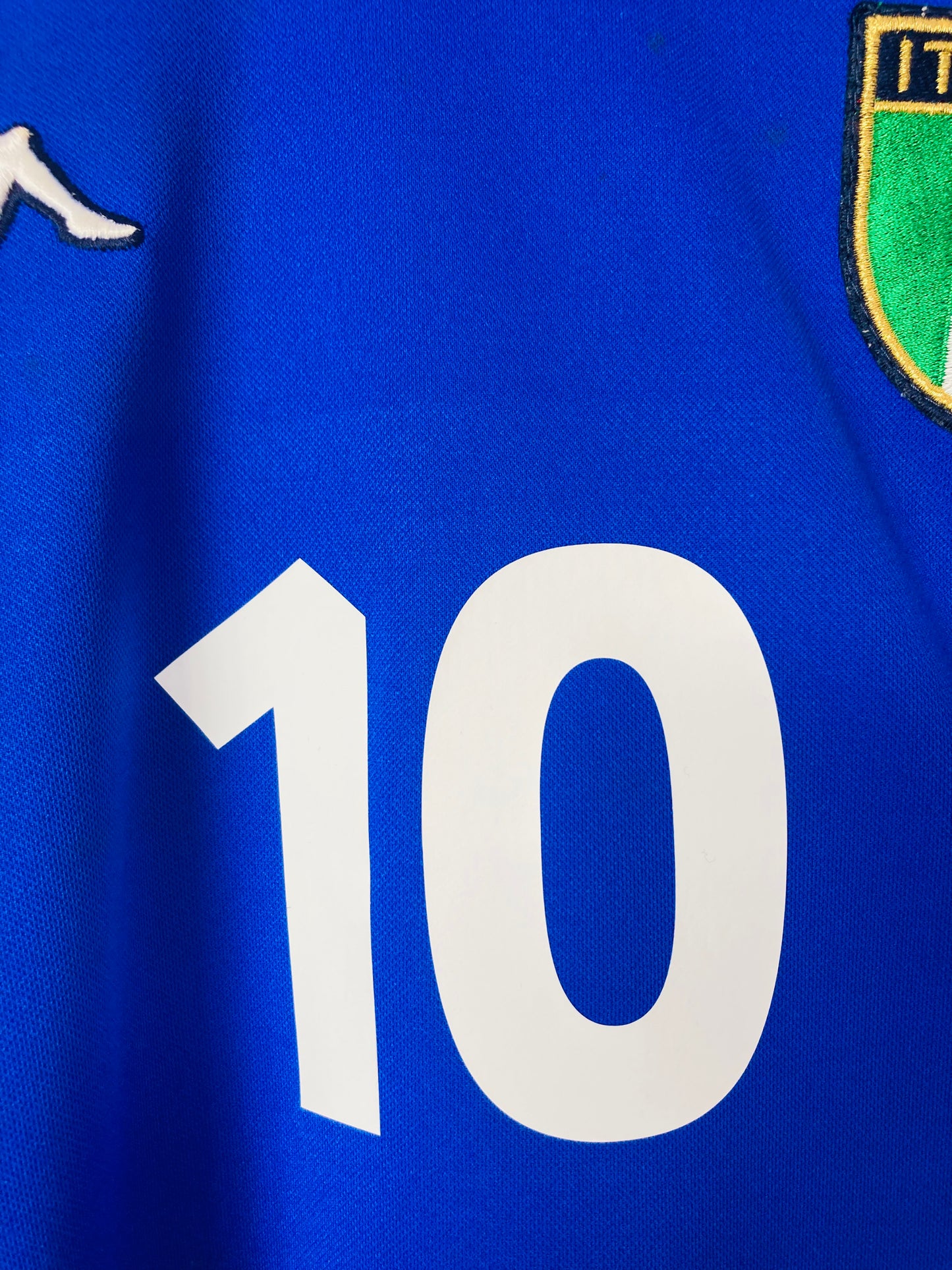 Italy home football shirt
1999/2000 Baggio XXL
