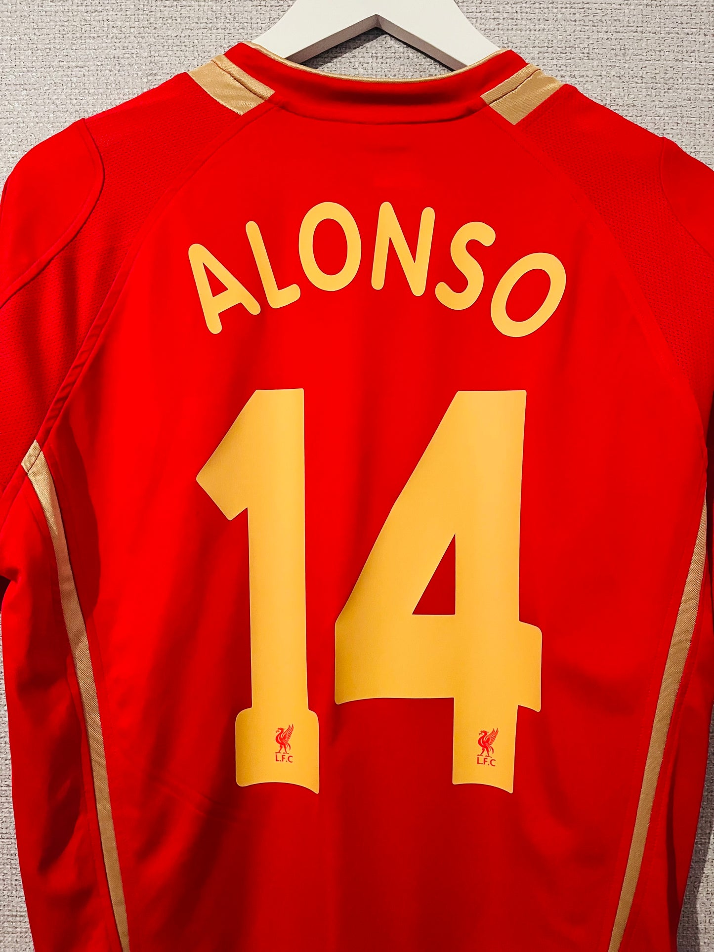 Liverpool home football shirt 2005/06 Alonso Medium