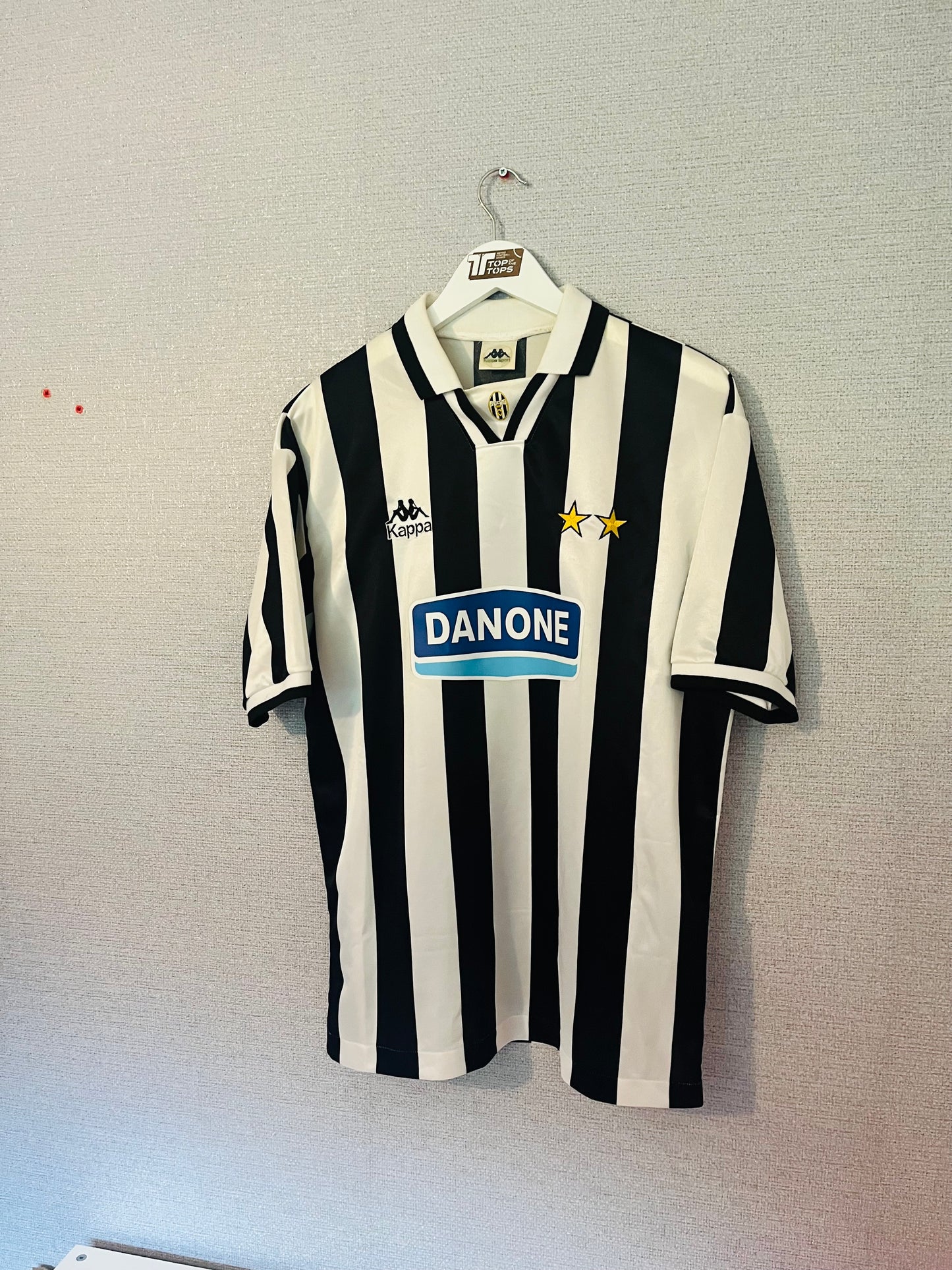 Juventus home football shirt
1994/95 No.10 (Del Piero) Large