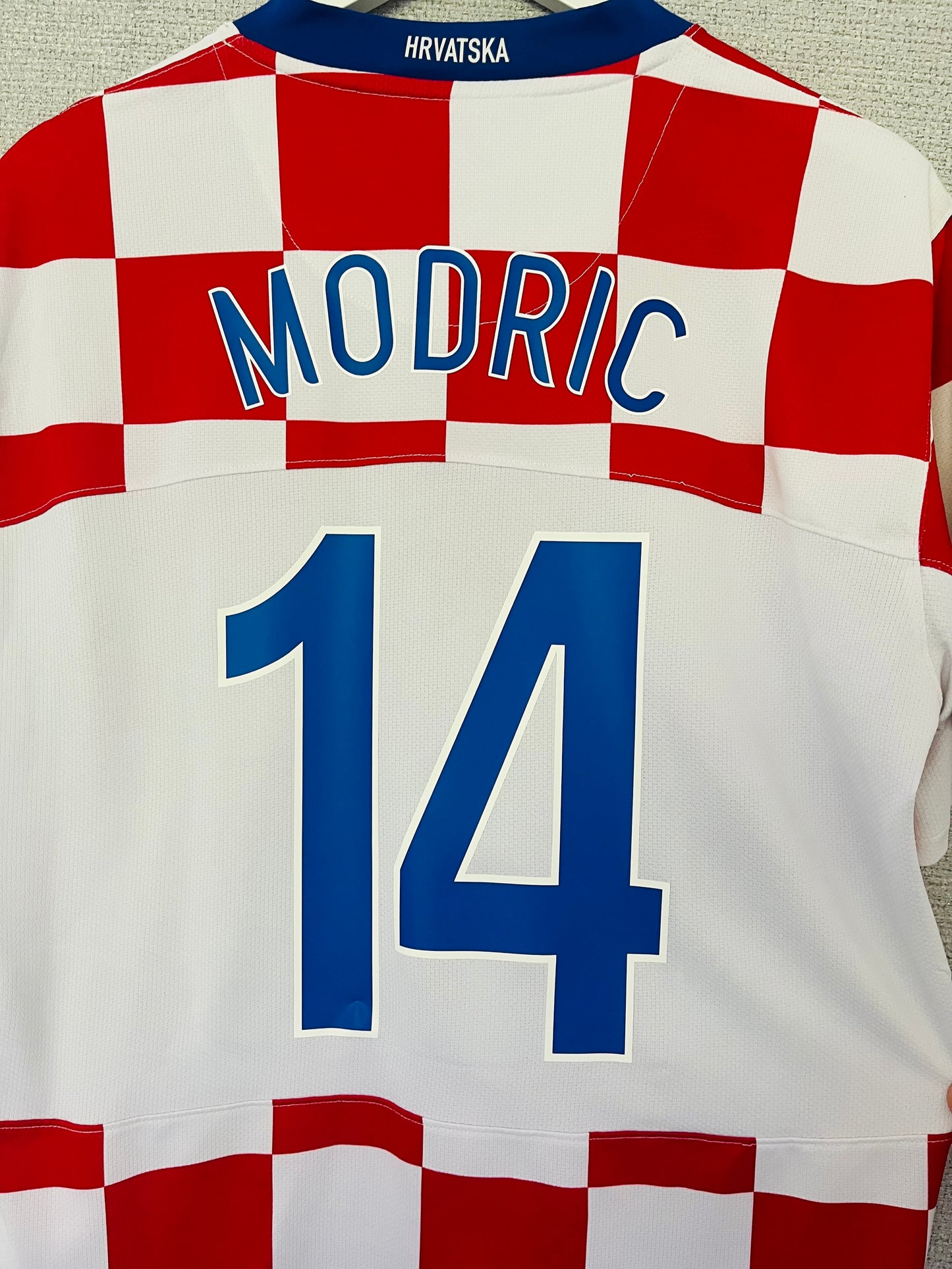 Croatia home football shirt Euro 2008 Modric Large