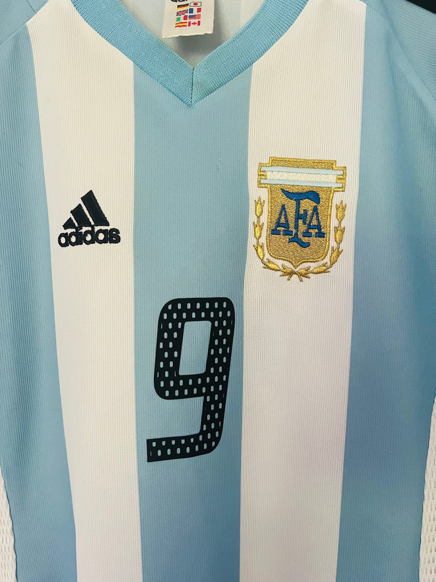 Argentina home football shirt     W/C 2002 Batistuta Large