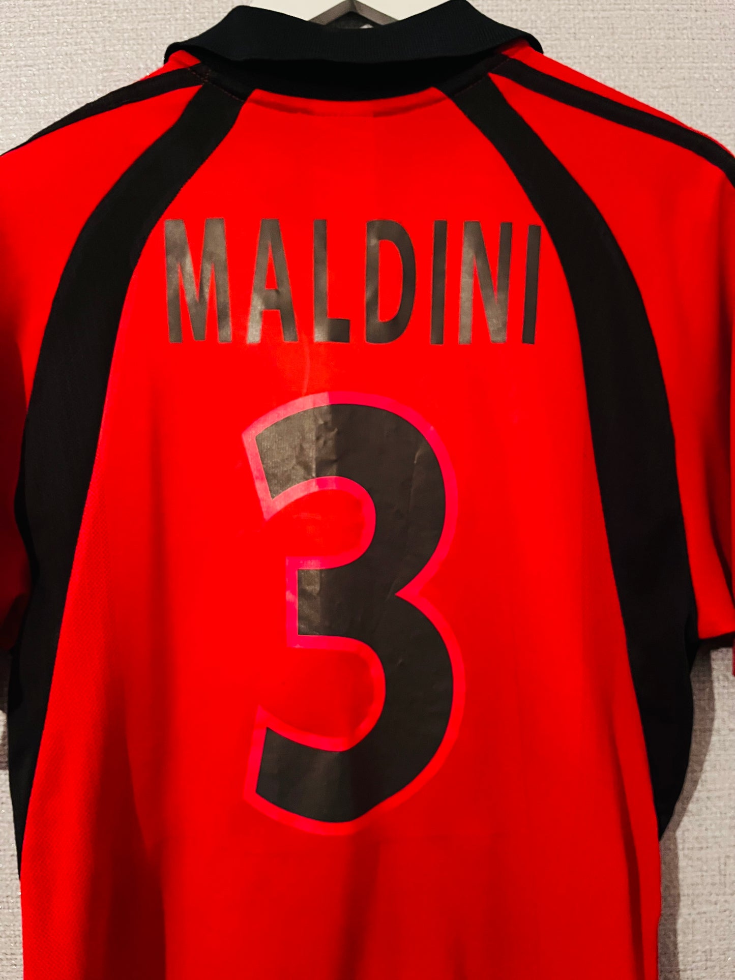 AC Milan third football shirt
2001/02 Maldini Medium