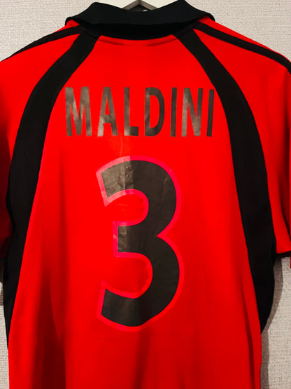 AC Milan third football shirt
2001/02 Maldini Medium