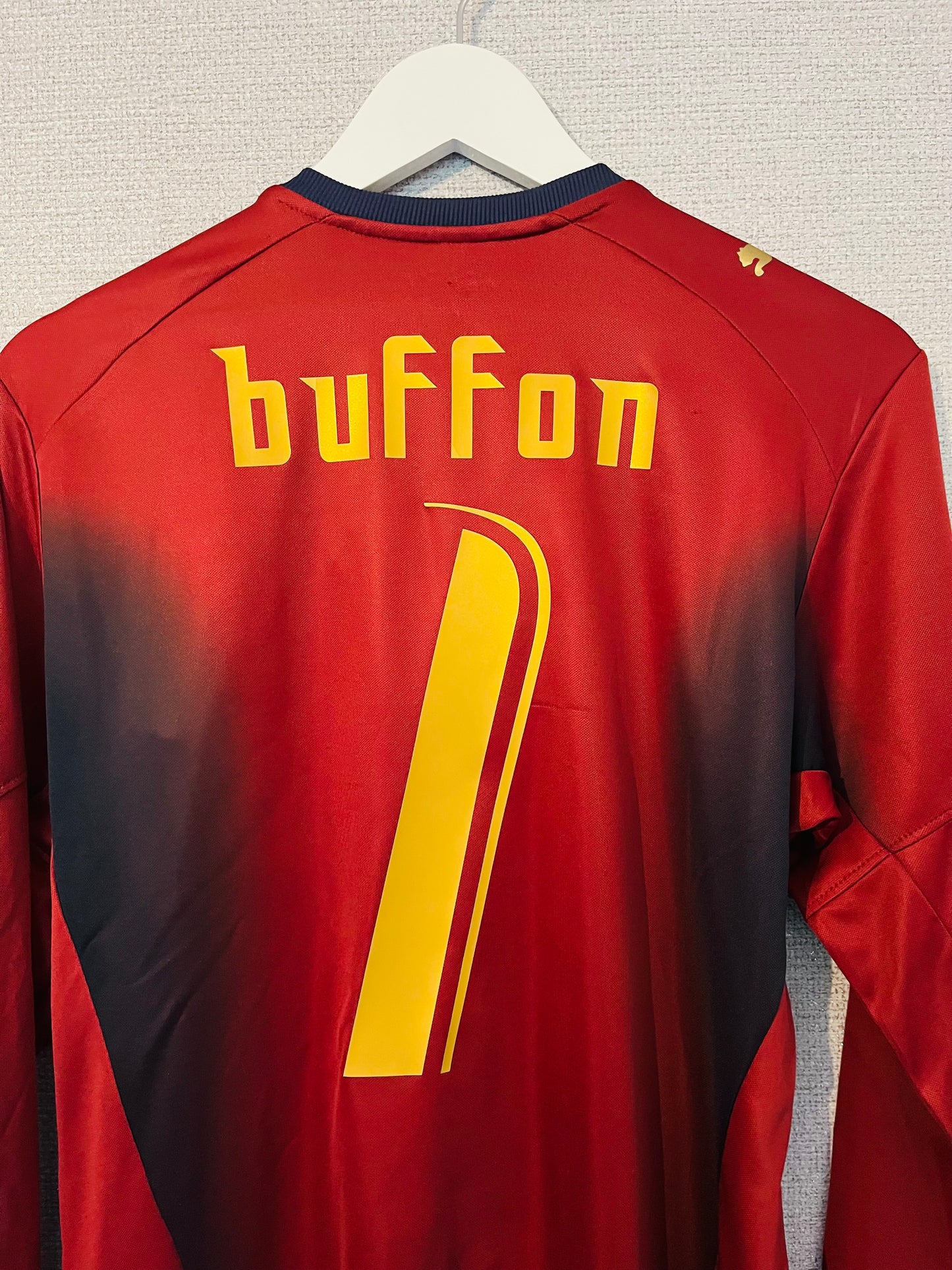 Italy goalkeeper football shirt 2006/07 Buffon Medium