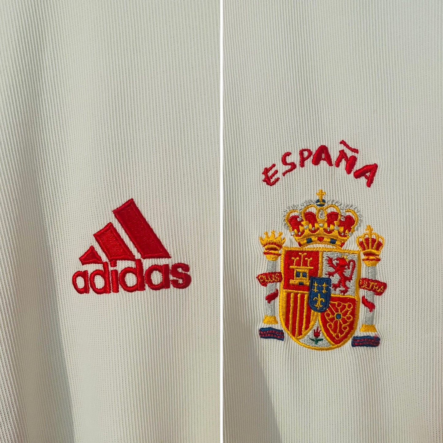 Spain away football shirt
W/C 2002 Xavi XXL