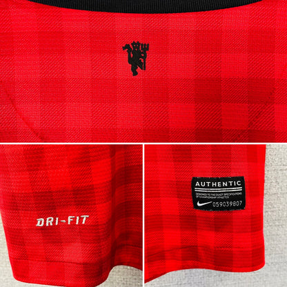 Manchester United home football shirt
2012/13 Chicharito Large