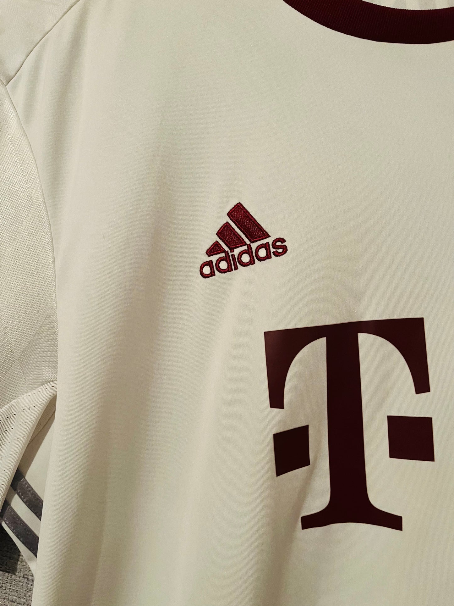 Bayern Munich third football shirt 2016/17 Lewandowski XXL