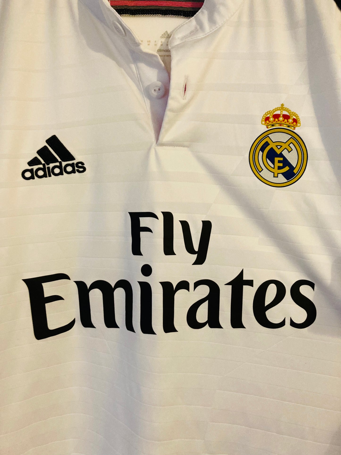 Real Madrid home football shirt

2014/15 CR7 medium