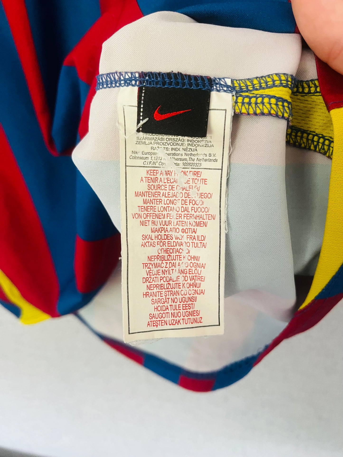 Barcelona home football shirt 2004/05 Messi Medium