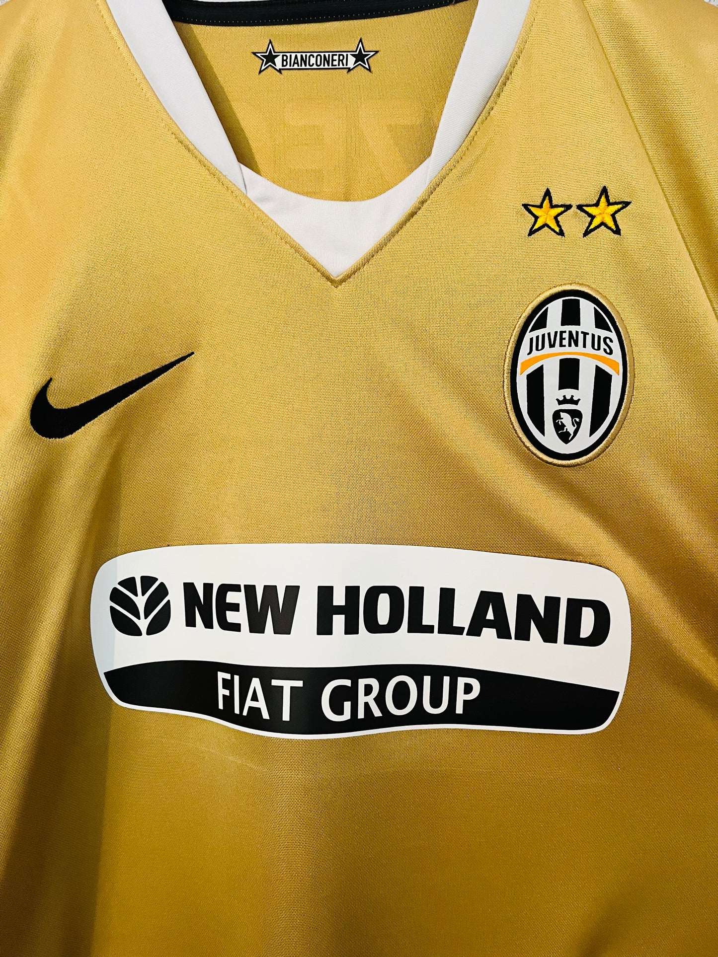 Juventus away football shirt
2008/09 Trezeguet Medium