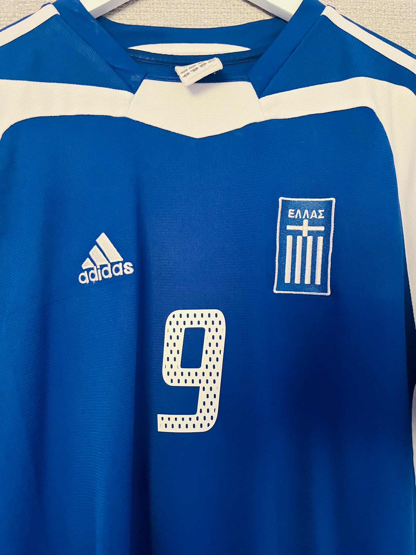 Greece home football shirt
Euro 2004 Charisteas Large