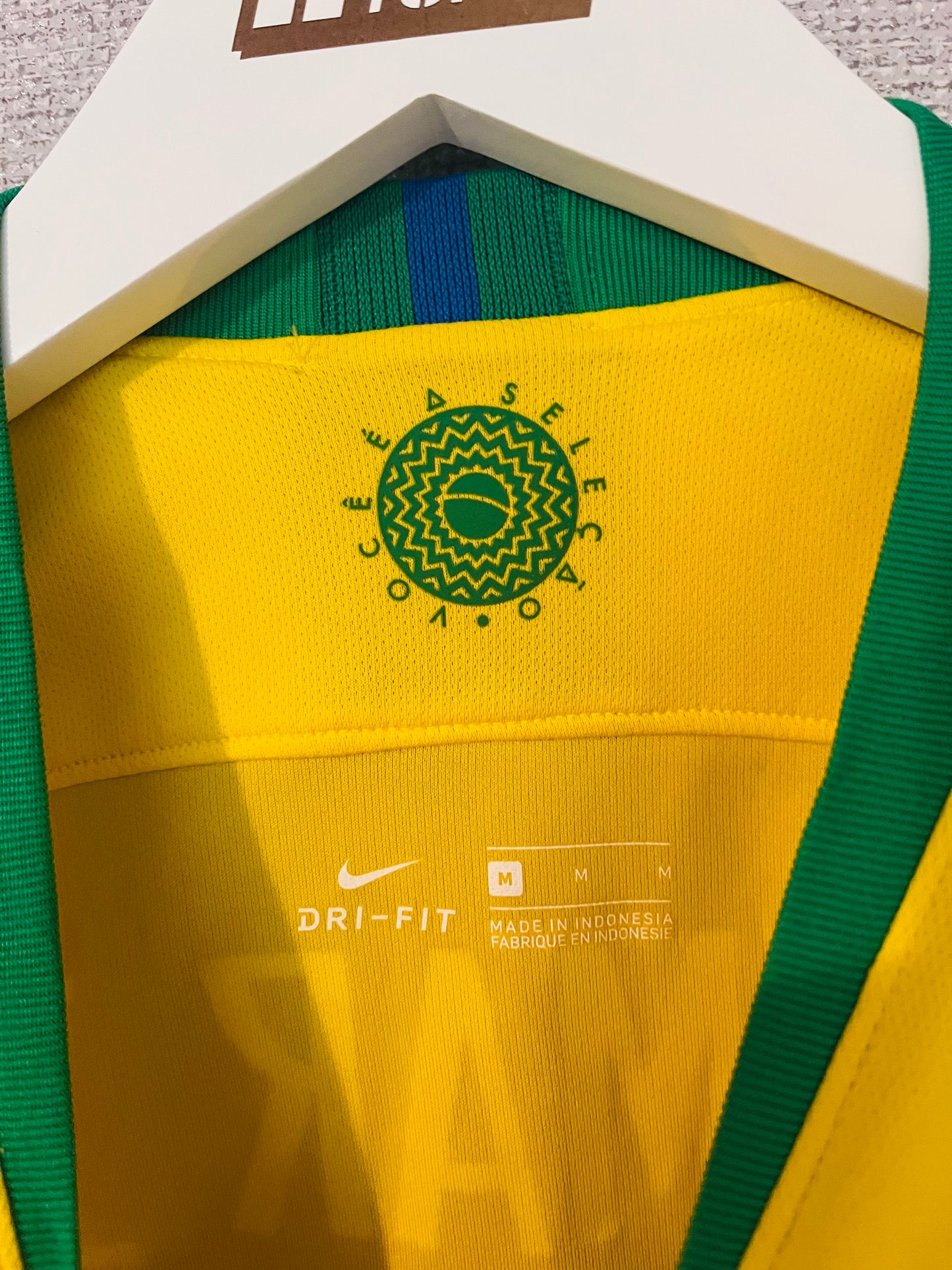 Brazil home football shirt            W/C 2018 Neymar Jr Medium
