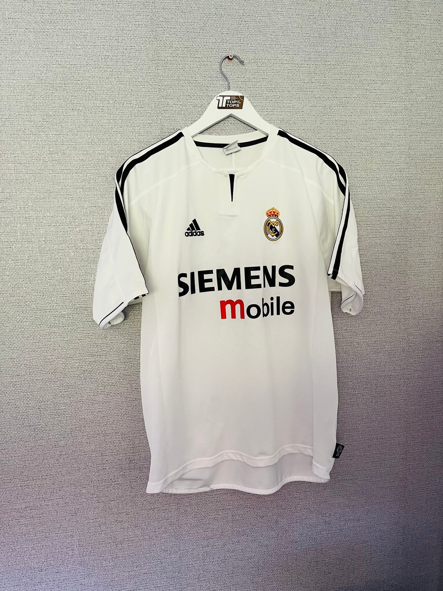 Real Madrid home football shirt
2003/04 R9 Medium