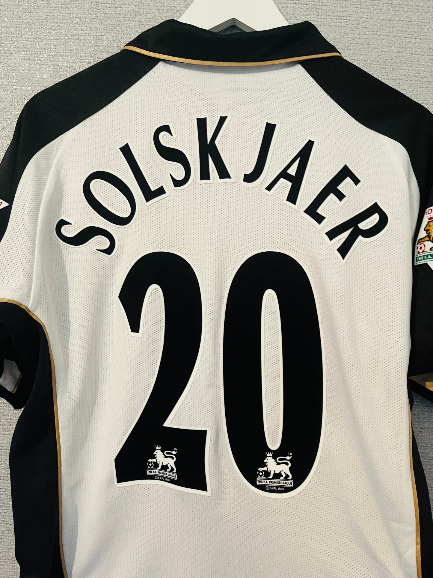 Manchester United away reversible football shirt 2001/02 Solskjaer Medium