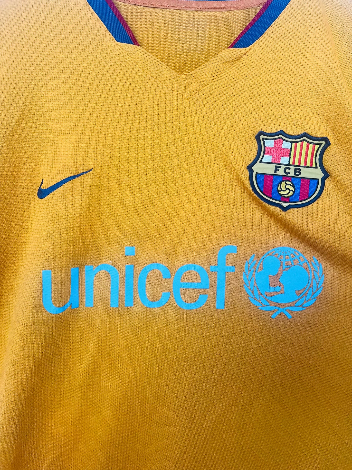 Barcelona away football shirt 2006/07 Ronaldinho Large