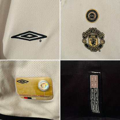 Manchester United away reversible football shirt
2001/02 Forlan Medium